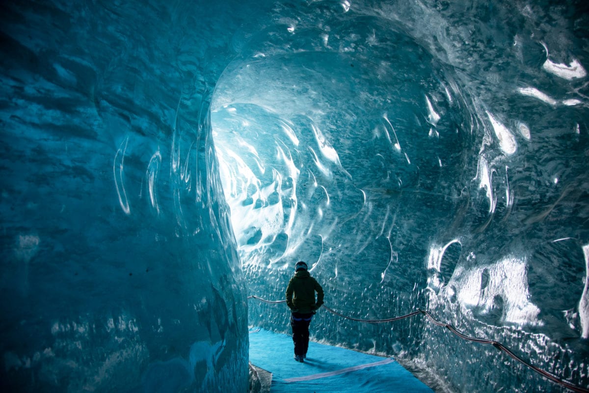 Ice cave at Mer de Glace in Chamonix © Paul Skinner / Top Snow Travel