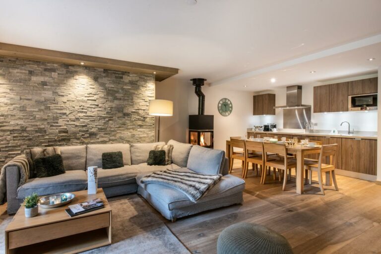 5 Star Whistler Lodge 3 Bedroom Cabin Apartment B05 Courchevel Moriond 2